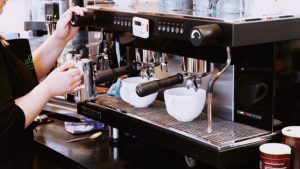 Kaffeemaschine mit Milchaufschäumer